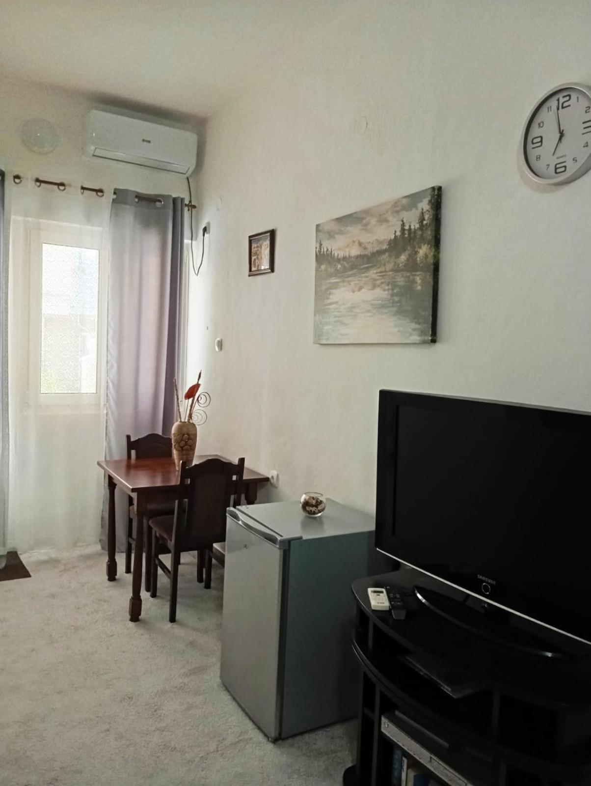 Apartment Deki Studio โกตอร์ ภายนอก รูปภาพ