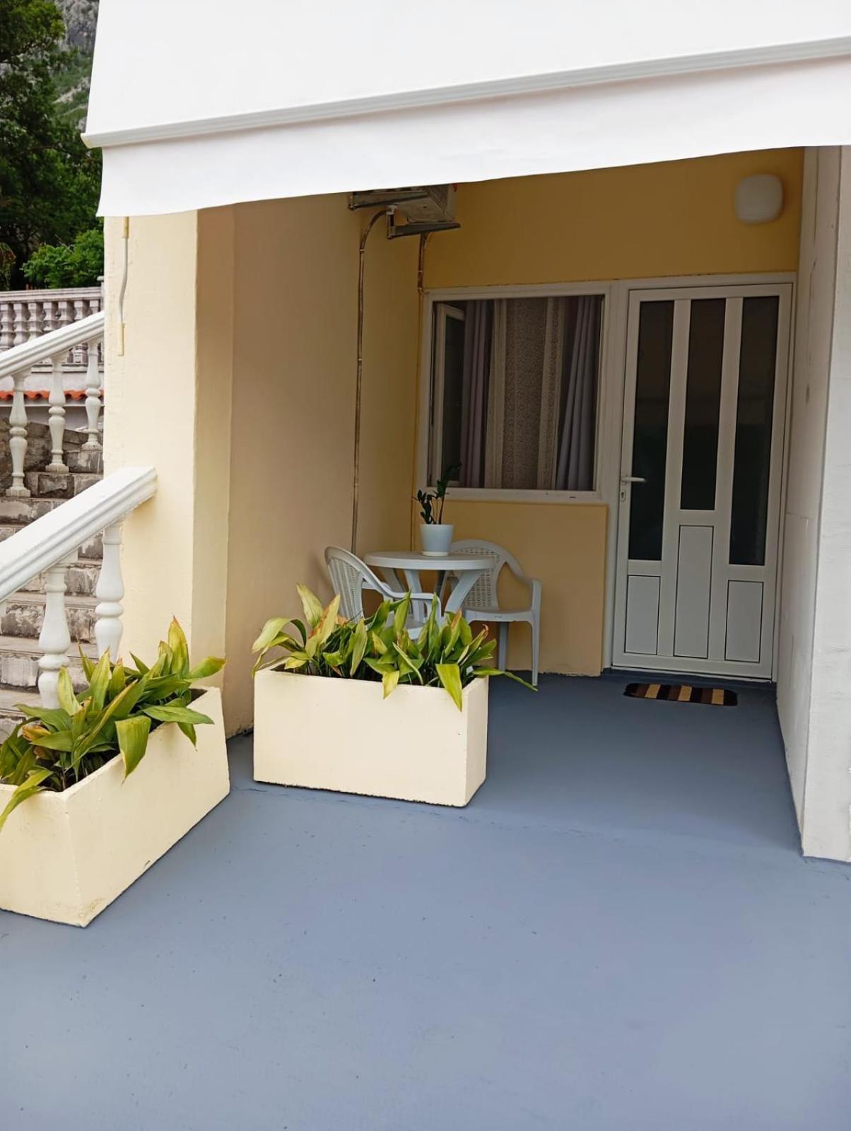 Apartment Deki Studio โกตอร์ ภายนอก รูปภาพ