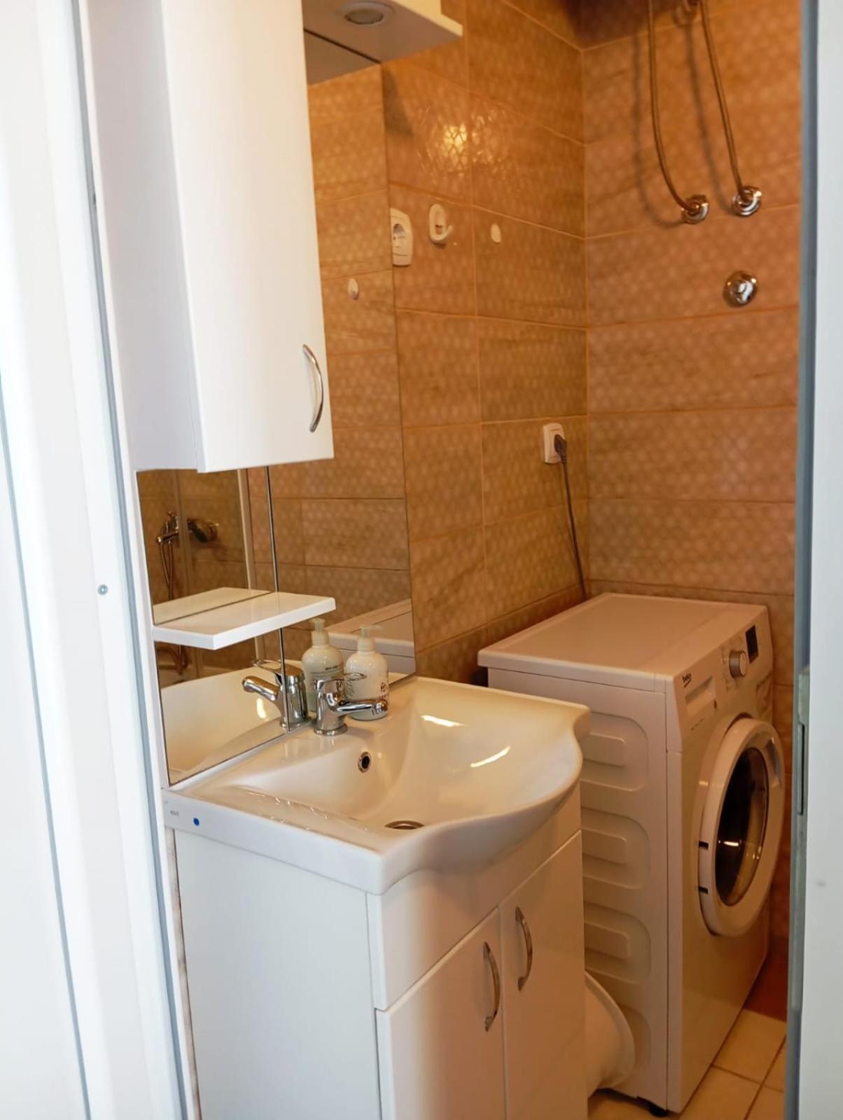Apartment Deki Studio โกตอร์ ภายนอก รูปภาพ
